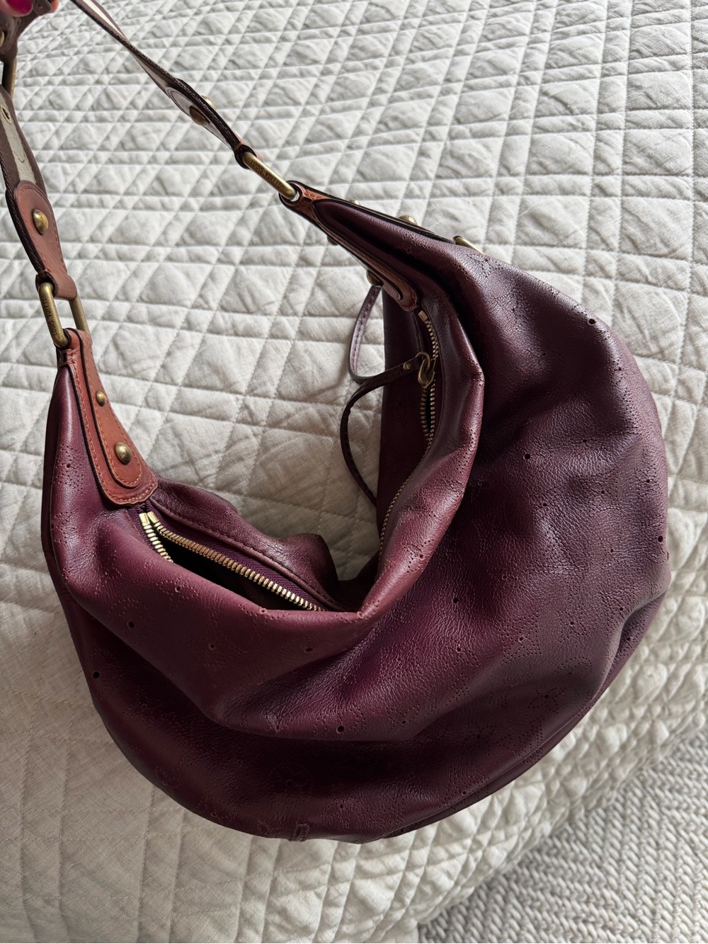 Louis Vuitton Mahina Onatah Aubergine Leather Hobo Bag